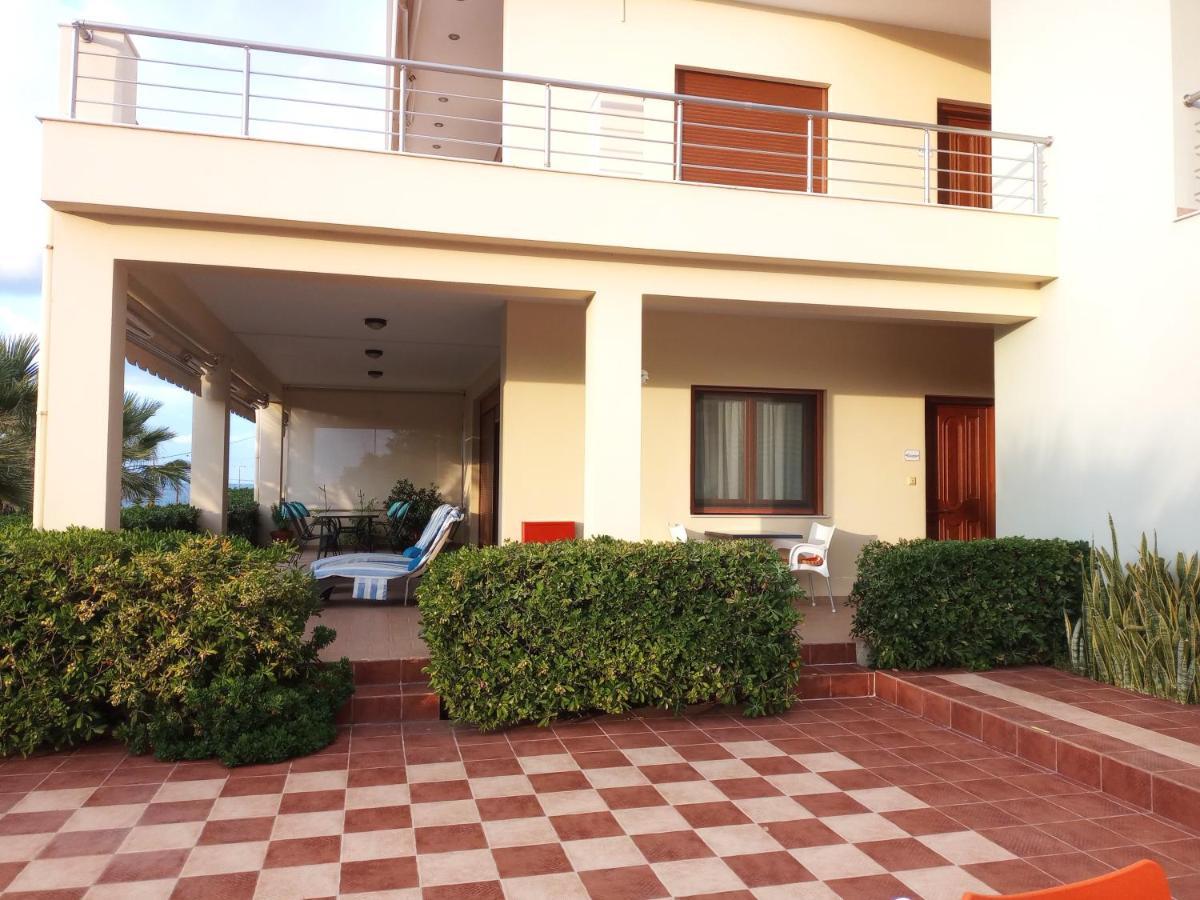 Tholos Bay Suites Kavoúsion 외부 사진
