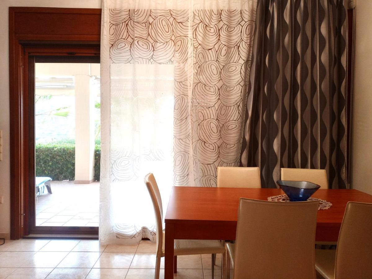 Tholos Bay Suites Kavoúsion 외부 사진