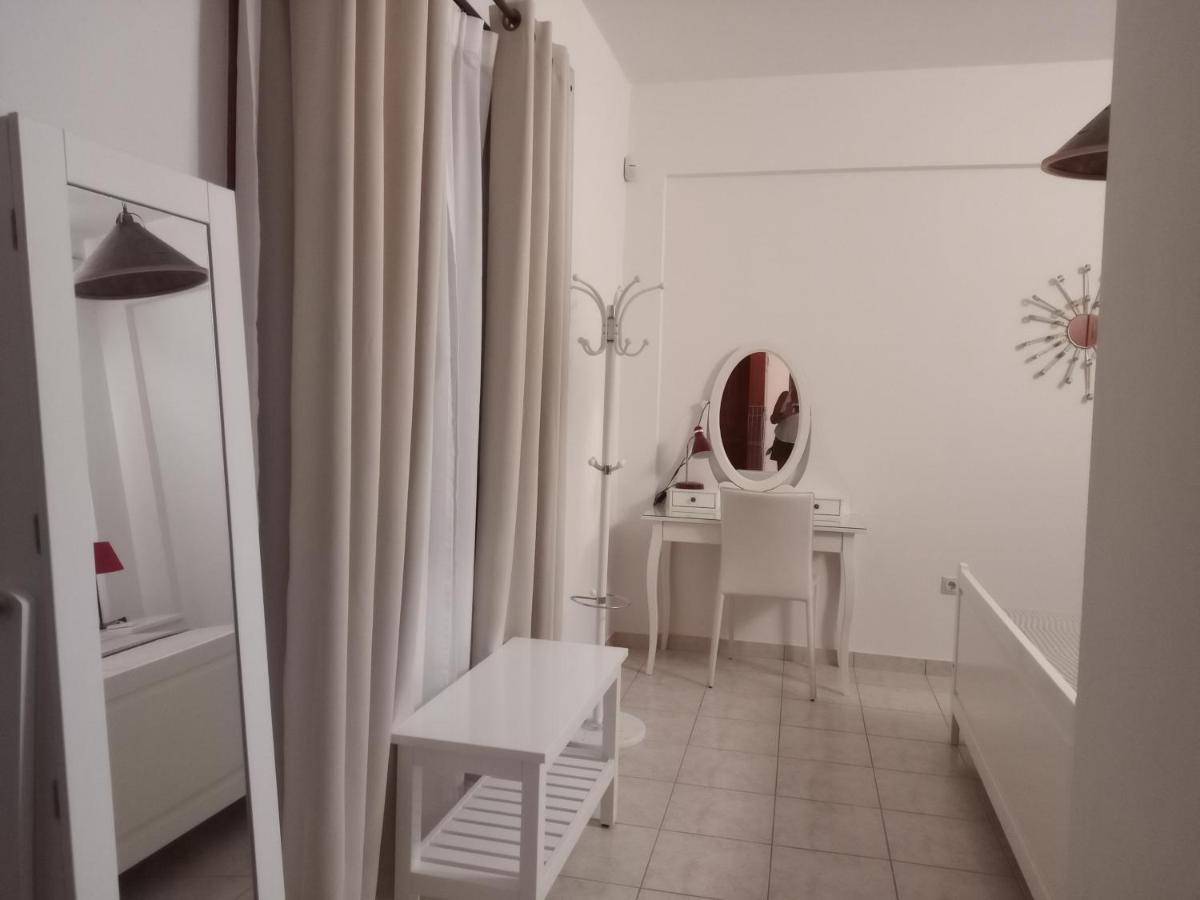 Tholos Bay Suites Kavoúsion 외부 사진