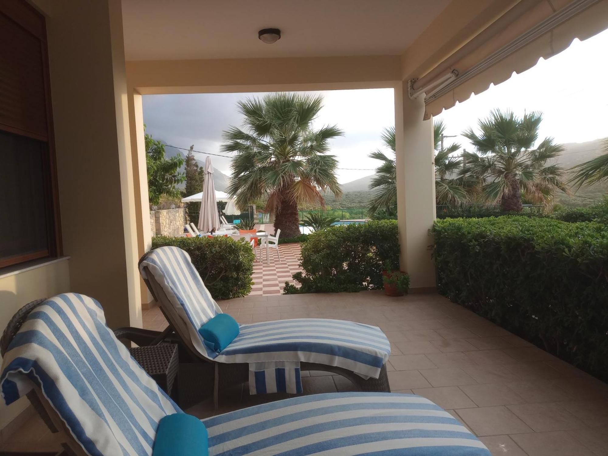 Tholos Bay Suites Kavoúsion 외부 사진