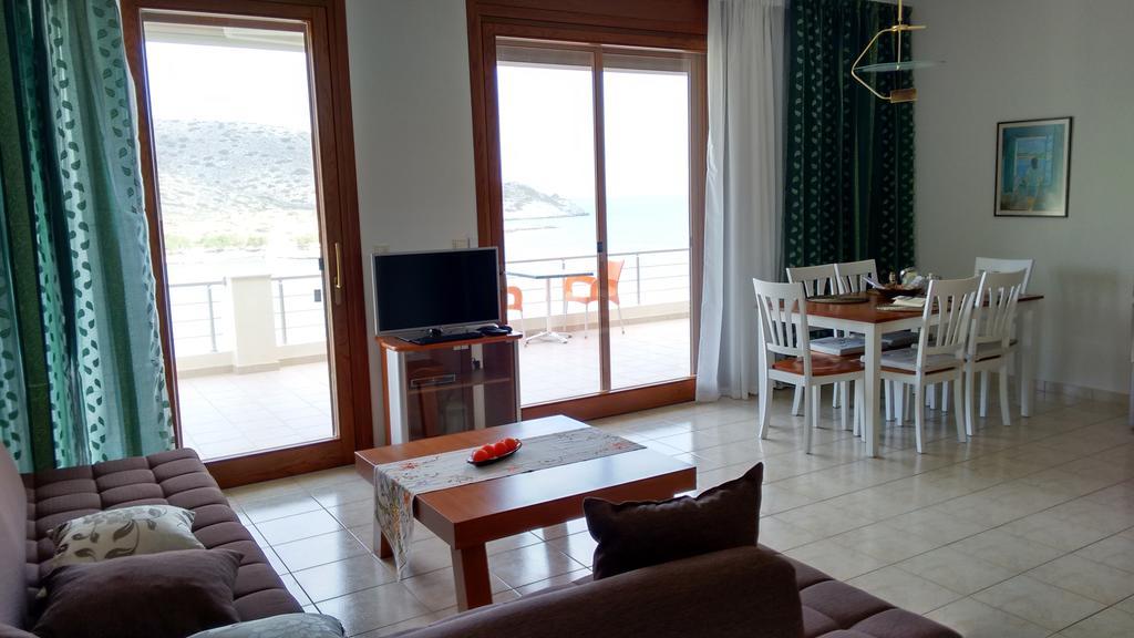 Tholos Bay Suites Kavoúsion 객실 사진