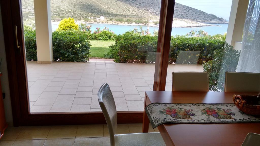 Tholos Bay Suites Kavoúsion 객실 사진