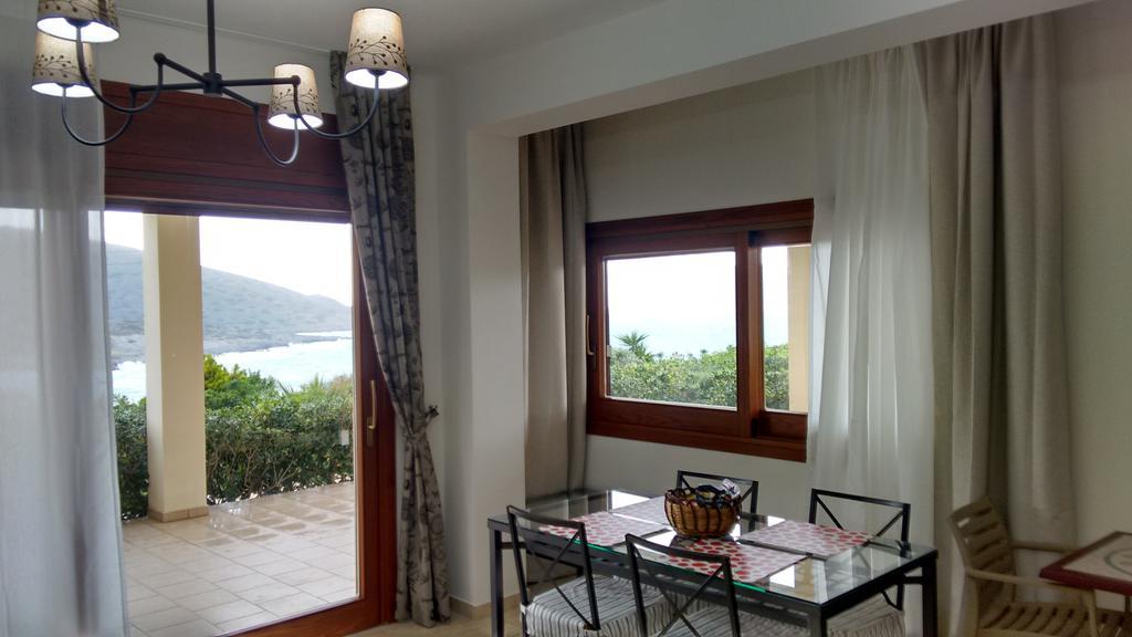 Tholos Bay Suites Kavoúsion 객실 사진