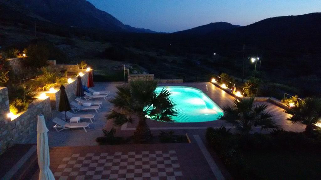 Tholos Bay Suites Kavoúsion 객실 사진
