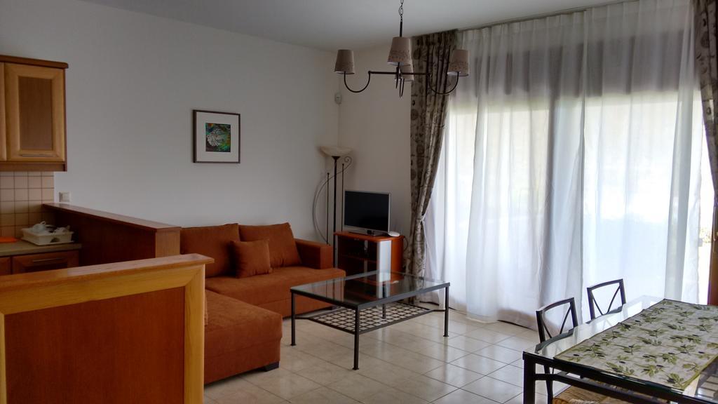Tholos Bay Suites Kavoúsion 객실 사진