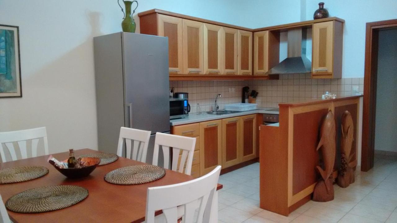 Tholos Bay Suites Kavoúsion 외부 사진