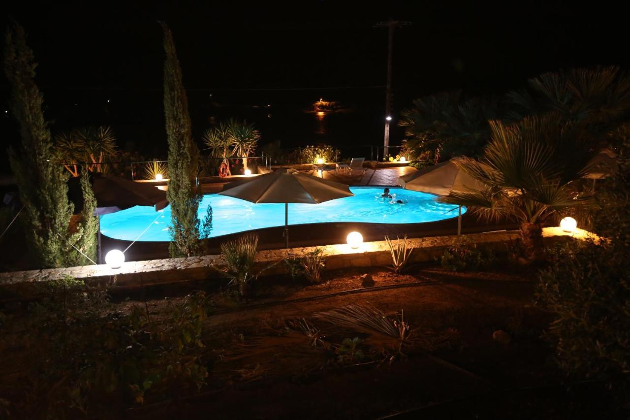 Tholos Bay Suites Kavoúsion 외부 사진